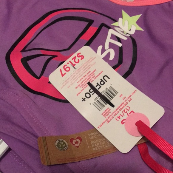 ⭐️NWT 2PC Cropped Rash Guard Bikini⭐️ - Picture 2 of 2